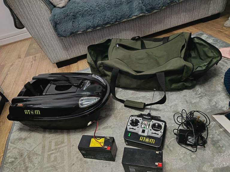 Wave runner atom bait boat 