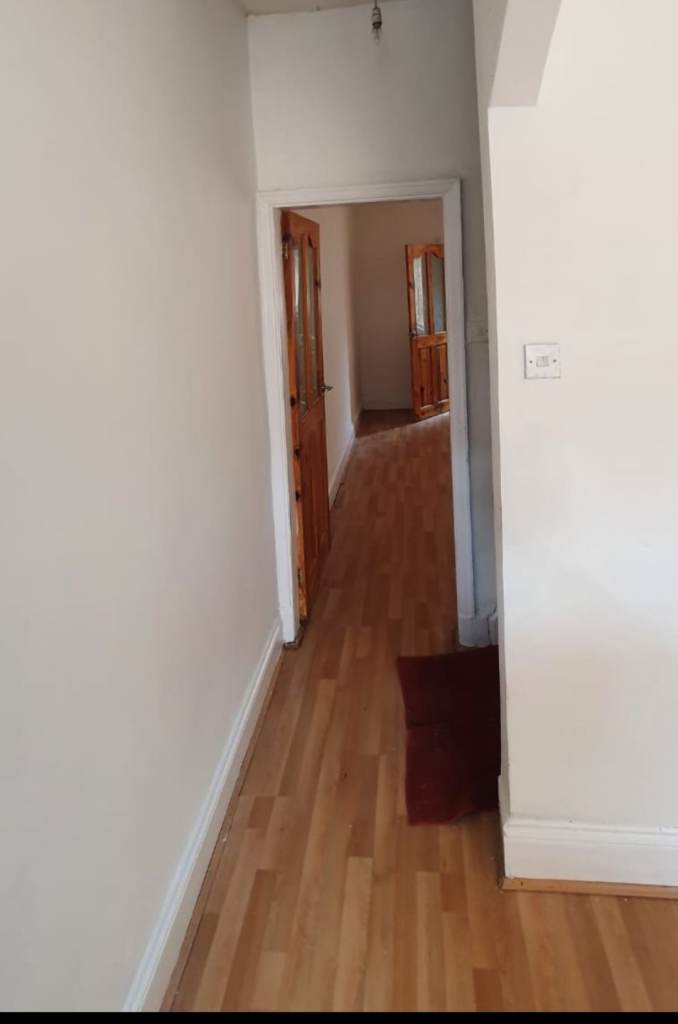 A spacious 3 bedroom house to let/good location 