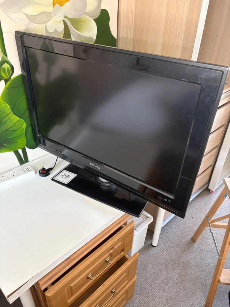 Philips Flat Screen TV – Good Condition, Black