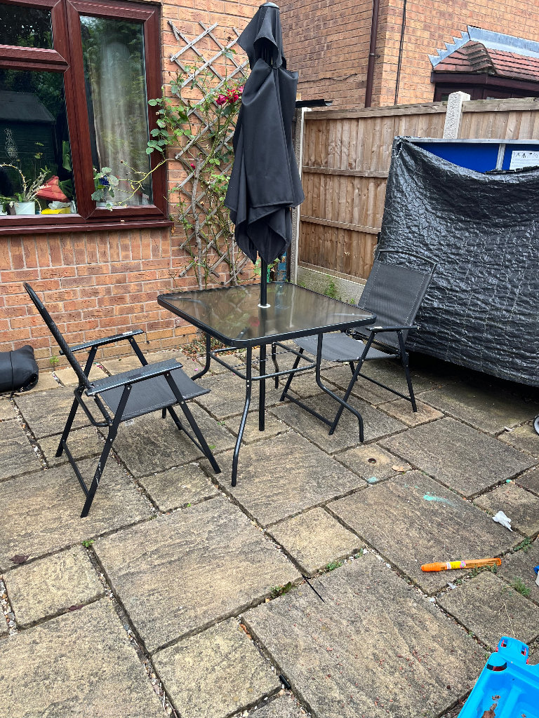 Garden table with parasol and 4 chairs 