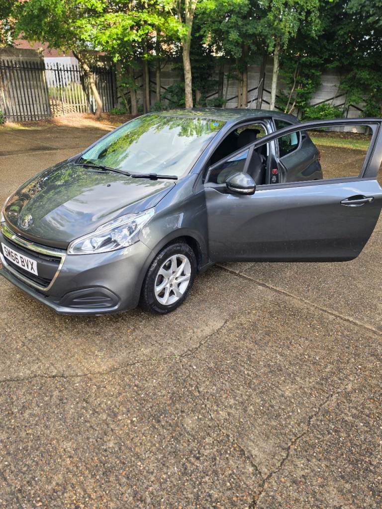 Peugeot 208 2017 good spec low milage cheapest online
