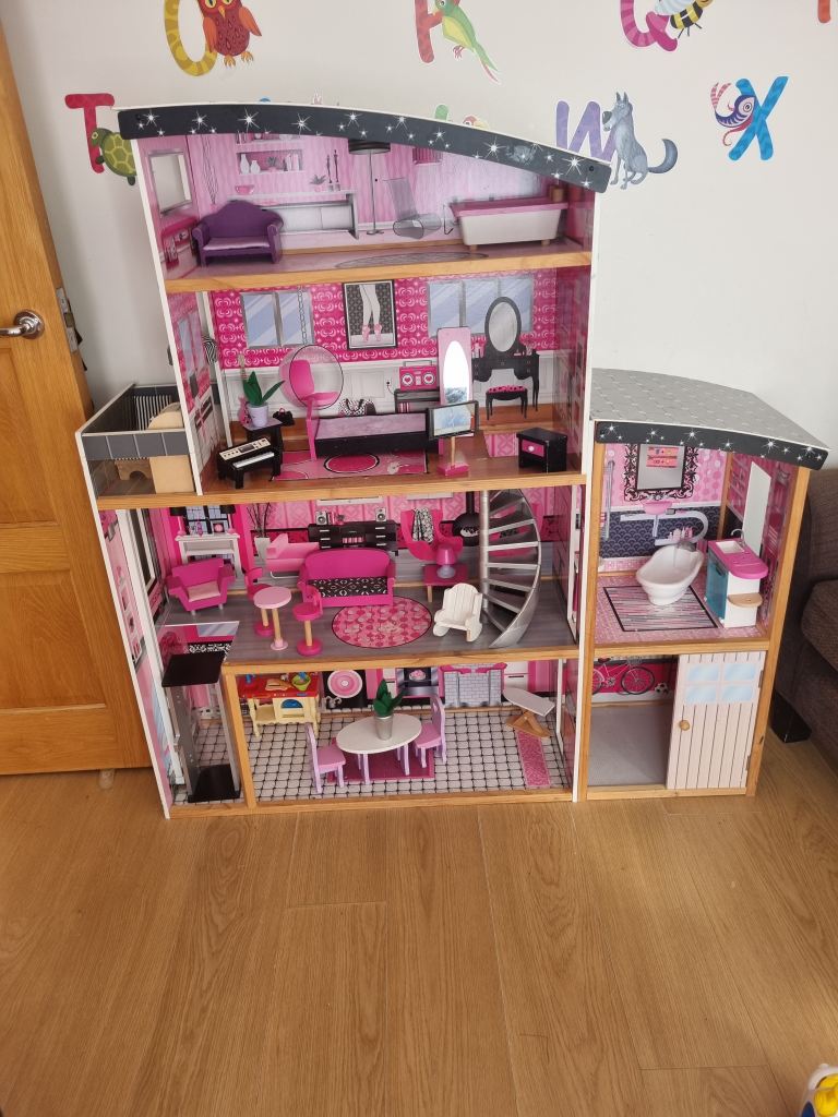 Large dolls house 