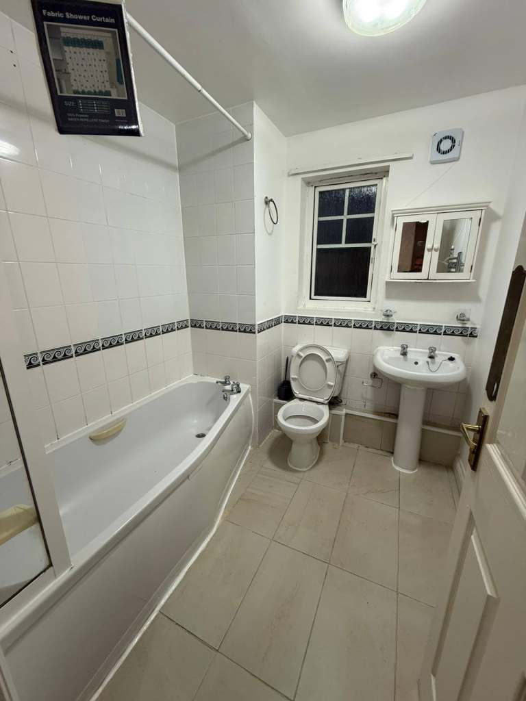 BEAUTIFUL 2 BEDROOM GROUND FLOOR FLAT FOR RENT IN HOUNSLOW 