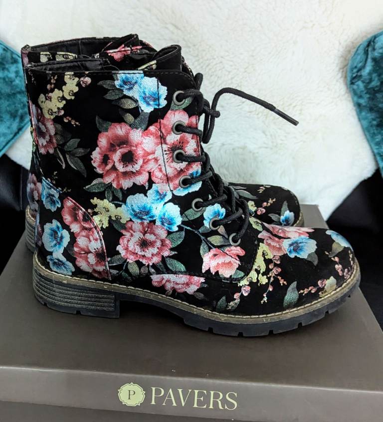 Pavers boots
