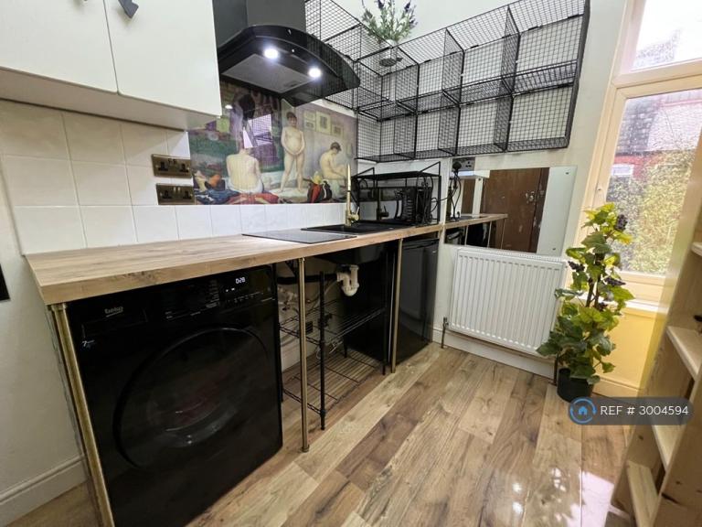 Studio flat in Off Oxford Road, Manchester, M14 (#3004594)