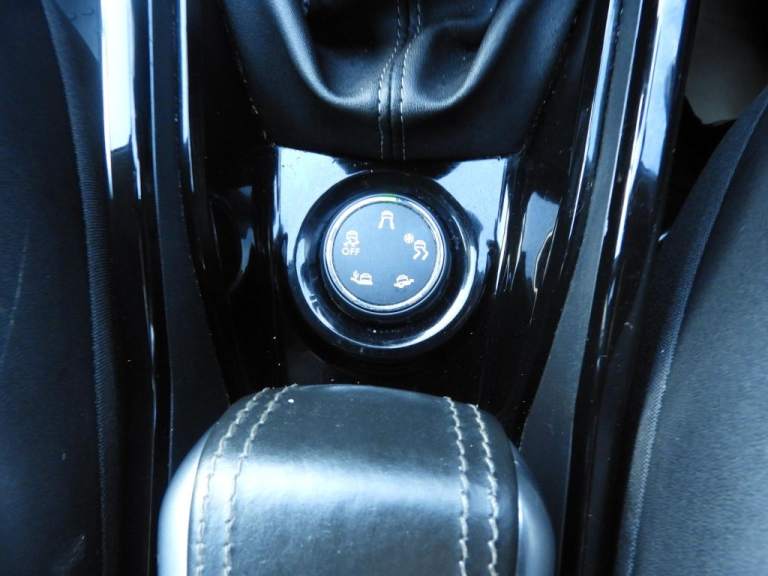 2016 Peugeot 2008 1.6 BlueHDi 100 Allure 5dr [Non Start Stop] HATCHBACK DIESEL Manual