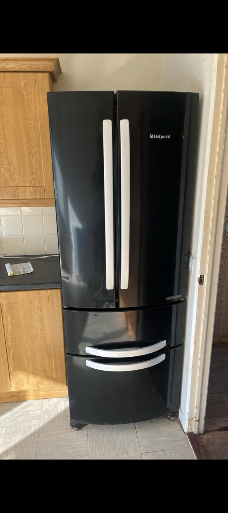 Fridge freezer working 