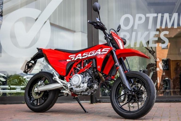 Gas SM 700 ! LOW MILES ! STUNNING