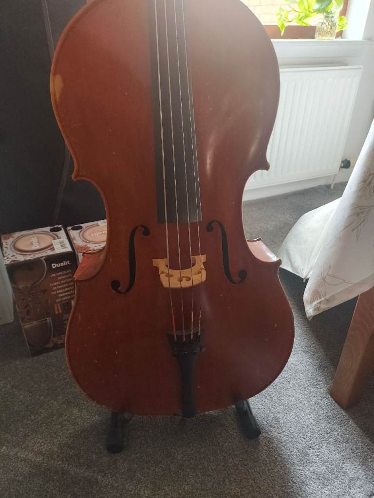 3/4 Soloist Cello and Bow, with foam case and bag 