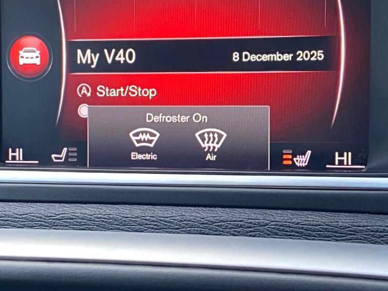 2018 Volvo V40 T3 [152] Inscription 5dr - Sat Nav &amp; Rear Camera &amp; Heated Seats HATCHBACK ...