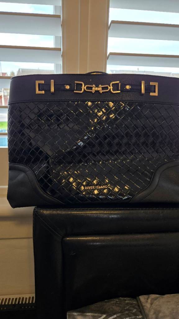 River island black/gold handbag