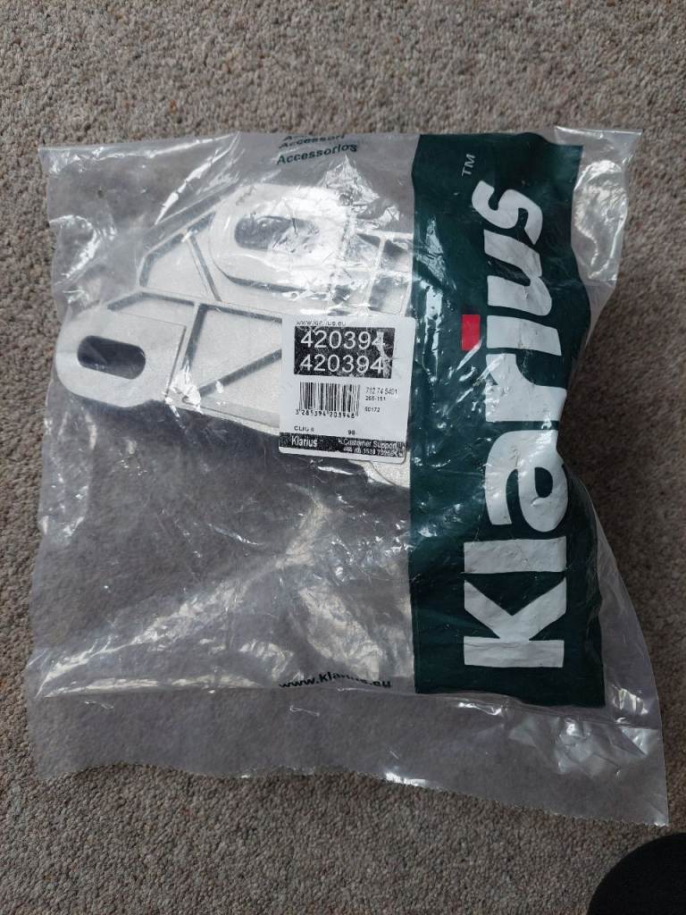 Clio bracket for exhaust