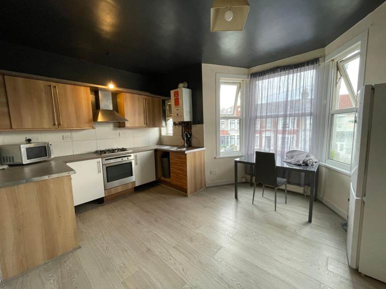 1 Bedroom First Floor Flat Wellwood Road Ilford IG3 8TR To Let 