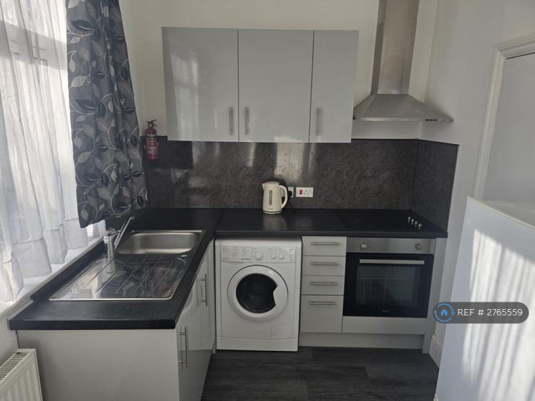 Studio flat in Thornlaw Road, London, SE27 (#2765559)