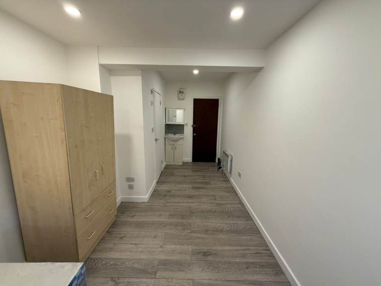 BENEFITS ACCEPTED - Studio Flat Available in Perivale Greenford Ealing UB6
