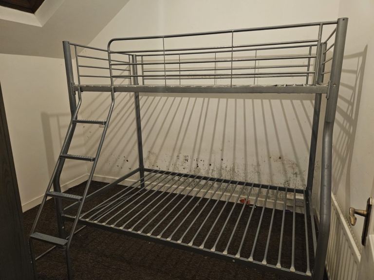 Bunk bed 