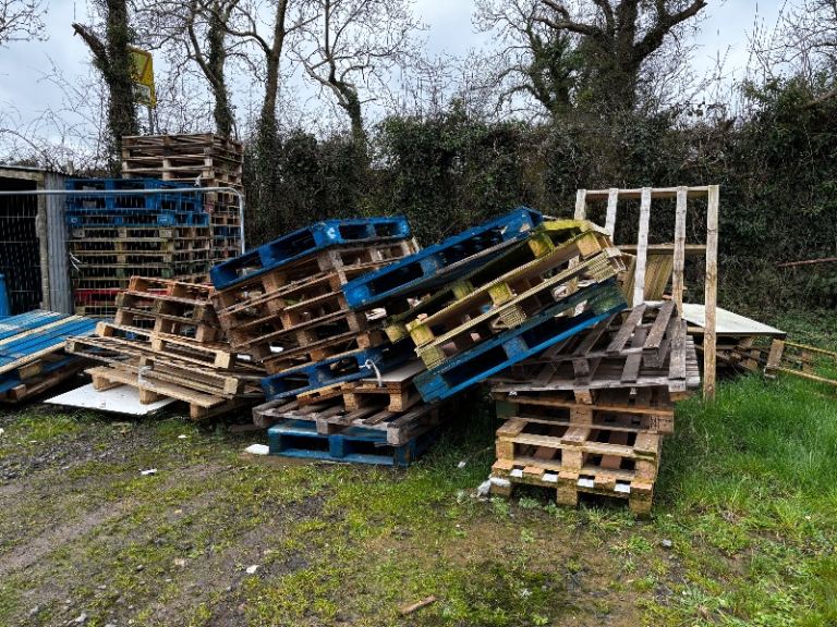 Pallets for firewood 