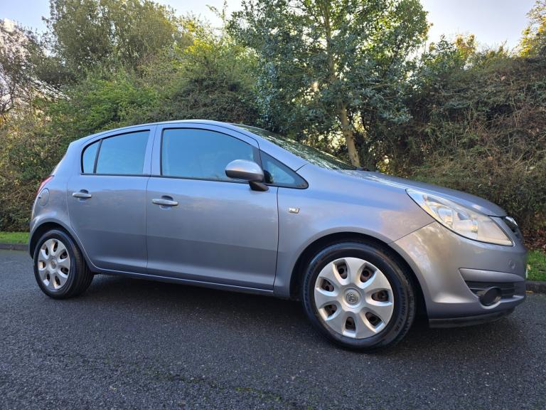 VAUXHALL CORSA 1.4 16v (A/C) EXCLUSIV - AUTOMATIC - 5 DOOR - SILVER *LOW MILES*