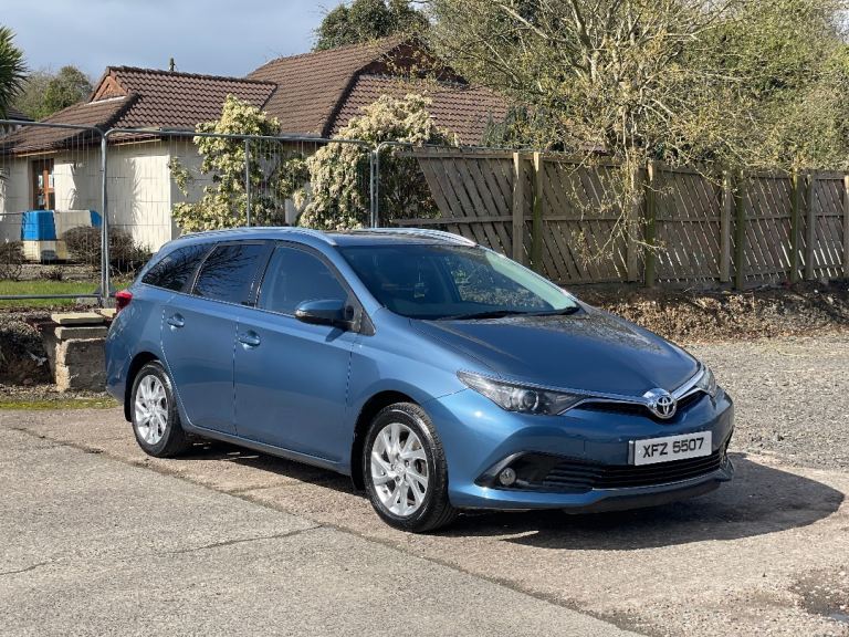 2015 Toyota Auris Estate 1.6 D-4D Business Edition (not avant, a4, a6, golf, Leon, Passat, Jetta)