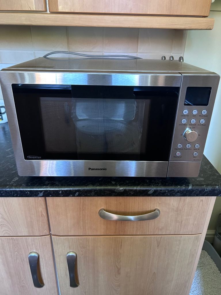 Panasonic Microwave Oven – Silver, Good Condition