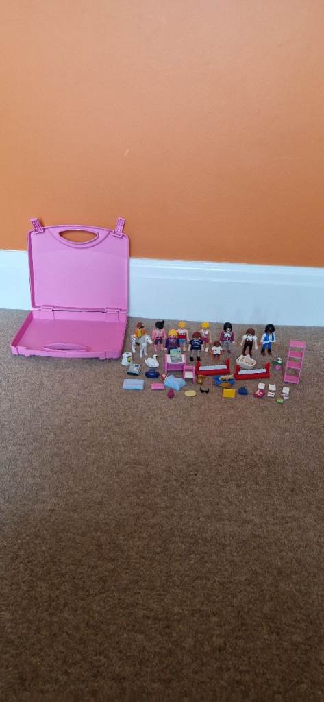 PLAYMOBIL FIGURES IN PLAYMOBILE CARRY CASE. EXCELLENT CONDITION.
