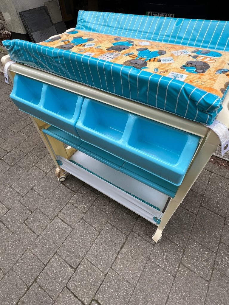 Baby Changing Station with Bath and Storage