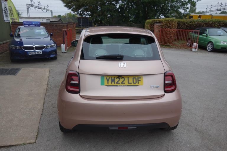 Fiat 500E 42kWh La Prima Hatchback 3dr Electric Auto (118 ps) ELECTRICITY 2022