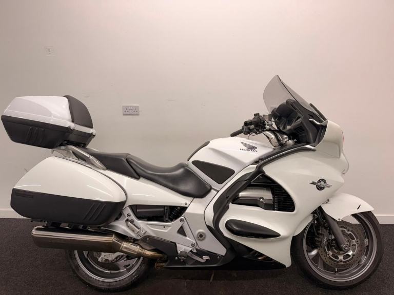 HONDA ST1300 PAN EUROPEAN ** 12 MONTH MOT - LUGGAE - HEATED GRIPS **
