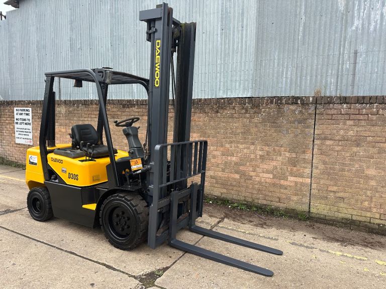 2006 Daewoo 3ton diesel forklift, clear view mast, sideshift 