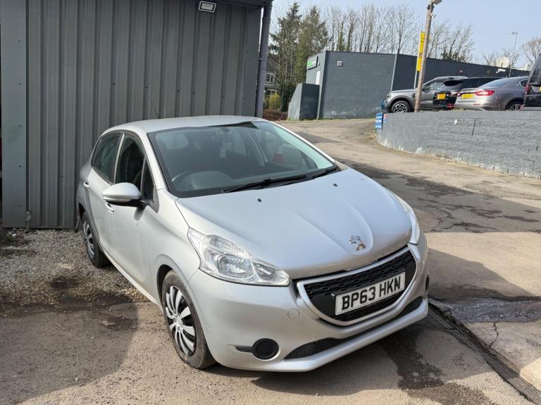 2014 Peugeot 208 1.2 VTi Access+ Euro 5 5dr HATCHBACK Petrol Manual