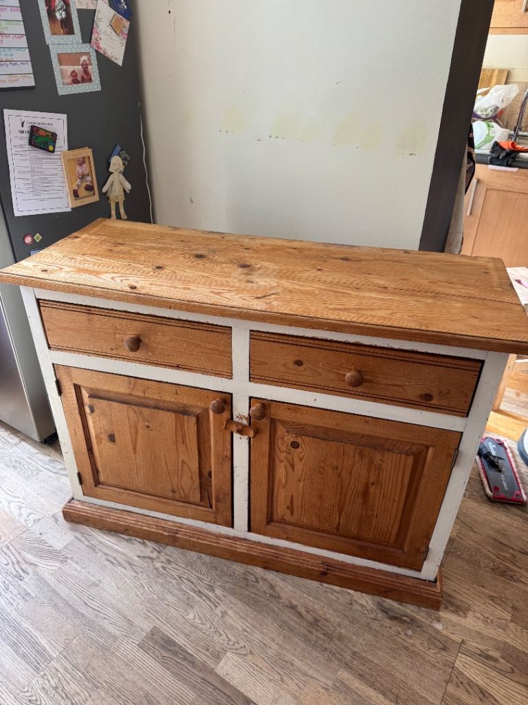 Free sideboard perfect for upcycling 