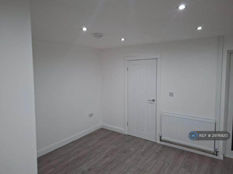 3 bedroom house in Coupland Place, Leeds, LS11 (3 bed) (#2976920)