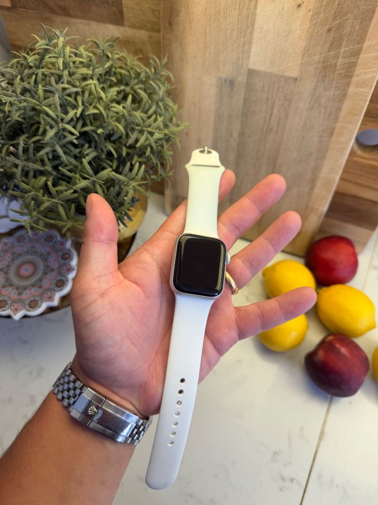 Apple Watch Series 6 - 40mm GPS + Cellular White