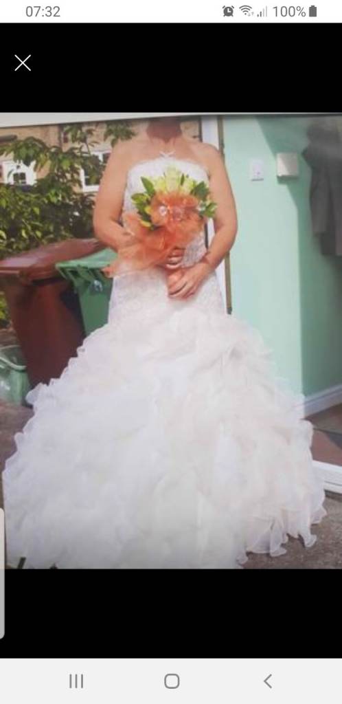 Amanda wyatt wedding dress 