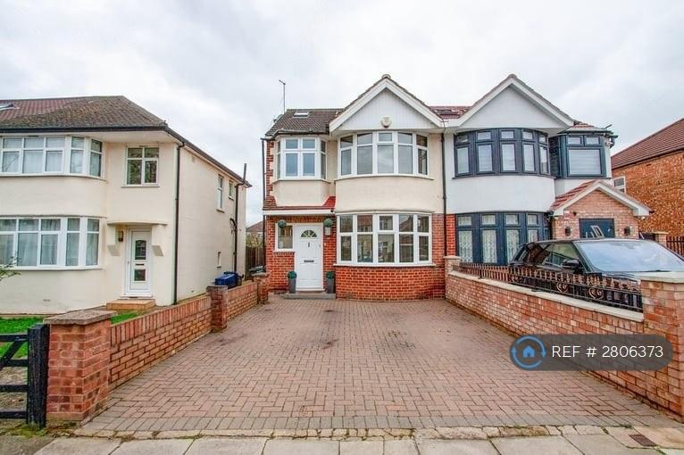 4 bedroom house in Barmouth Avenue, Perivale, Greenford, UB6 (4 bed) (#2806373)