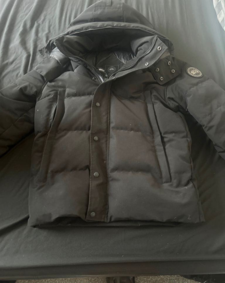 Canada Goose Black Puffer Jacket – Good Condition