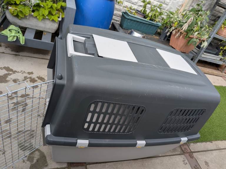 Pet carrier 
