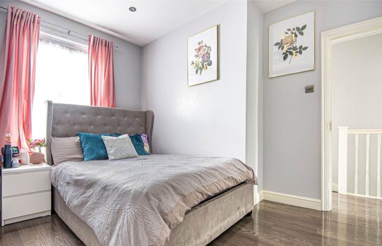 A Large lovely Double Room Mitcham Twon Centre, CR4 