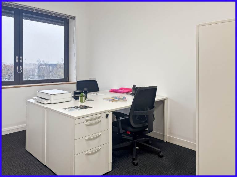 Milton Keynes - MK9 3JZ, Access to professional office space for 2 people in Regus Silbury Boulevard