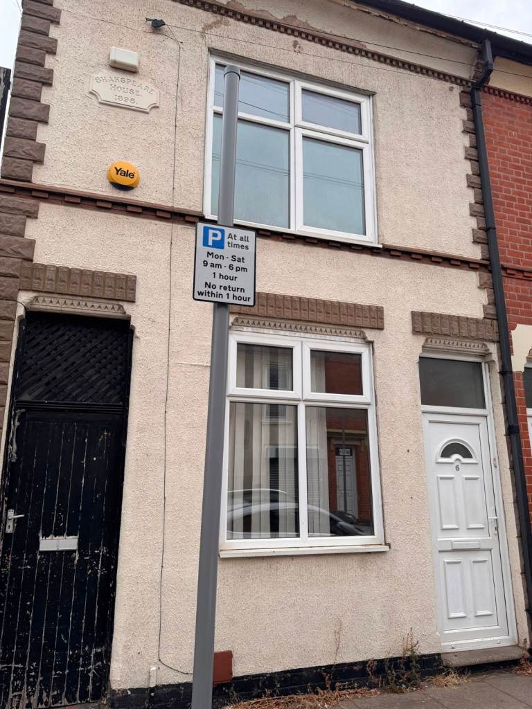 Charming 3-Bedroom Terraced House in Leicester – Convenient, Quiet, Family-Friendly