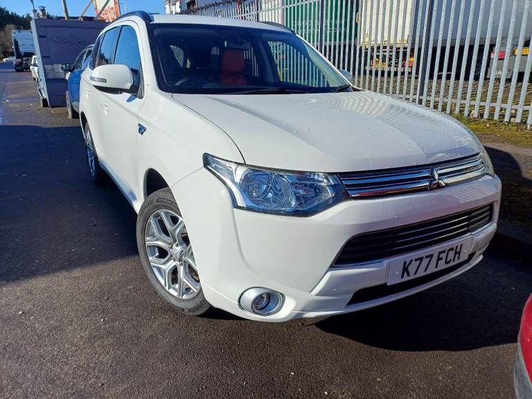 Mitsubishi Outlander 2015 2.0h 12kWh GX3h SUV 5dr Petrol Plug-in Hybrid CVT 4WD Euro 5