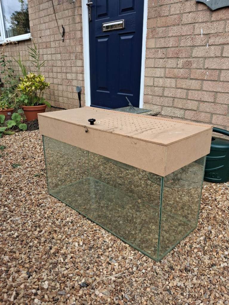 Fish tank not water tight suitable for GERBILS