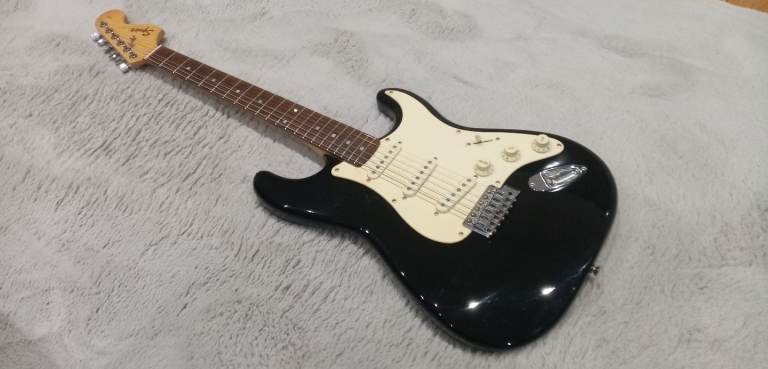 Squier Stratocaster Affinity electric guitar, Plays and sound great