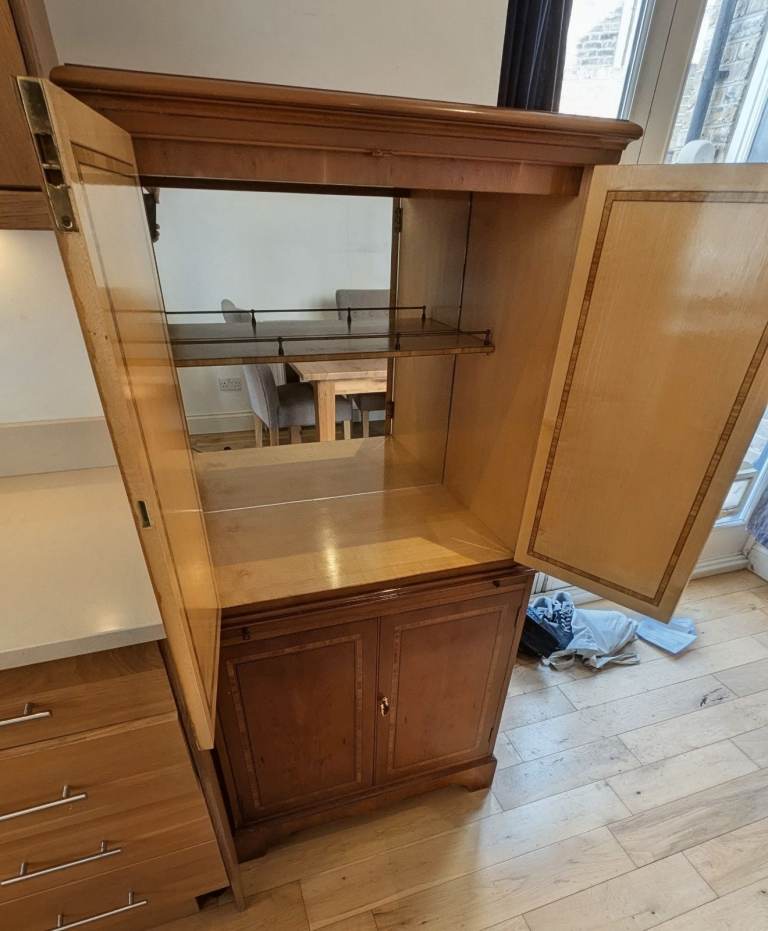 Reproduction Yew Veneered Cocktail/Drinks Cabinet