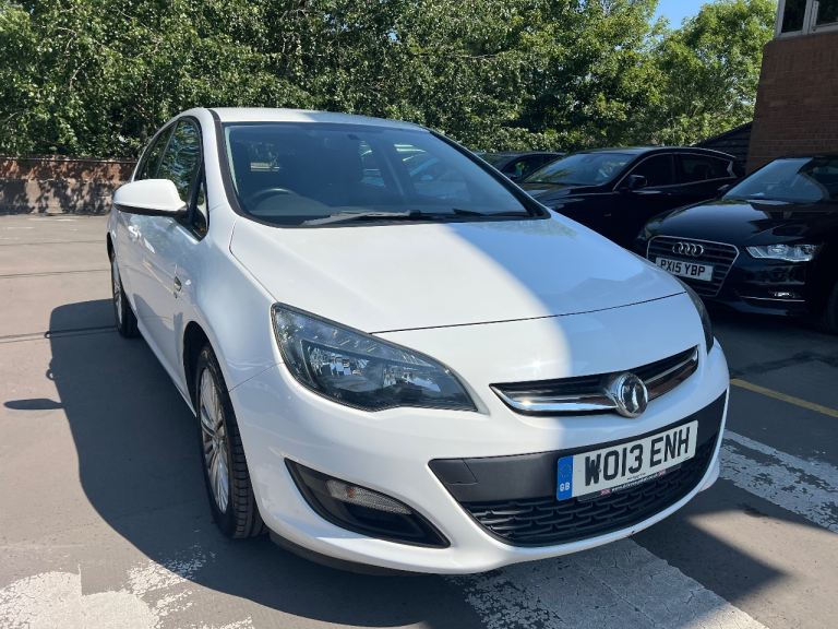 Vauxhall, ASTRA, Hatchback, 2013, Manual, 1686 (cc), 5 doors FULL SERVICE 1 OWNER £35 TAX