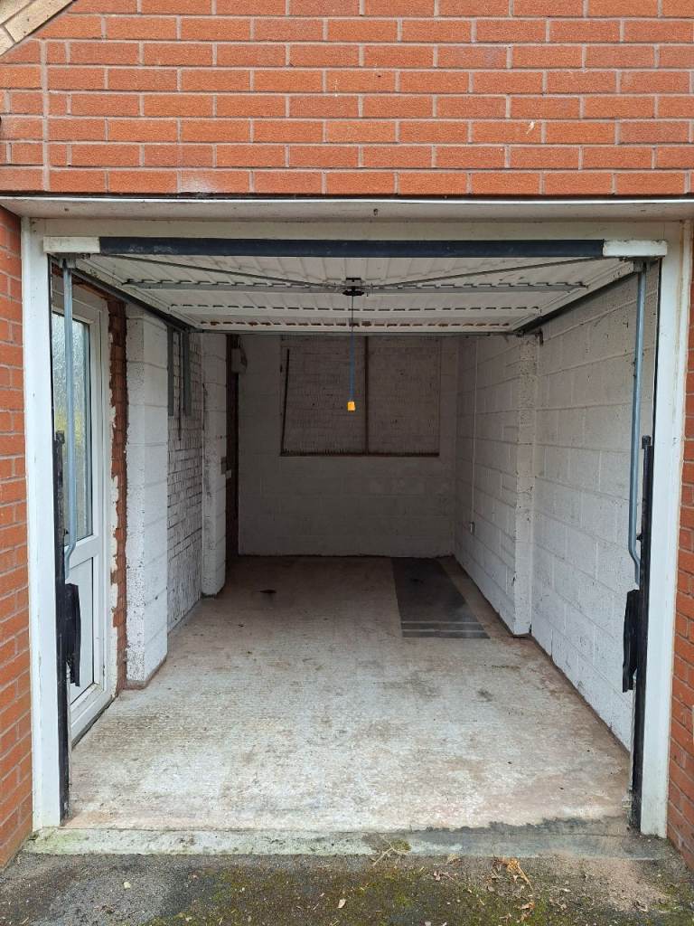 Garage for rent