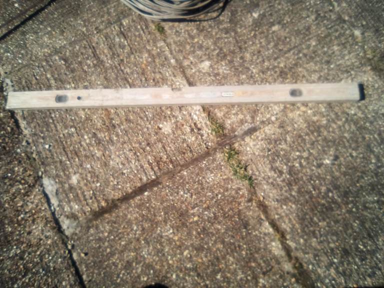 Long, sturdy bricklayers spirit level. 1.2m long