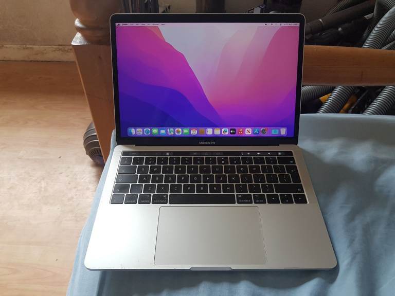 macbook pro a1706 proessor dual core intel core i5 3.1ghz 8g memory intel hd grap