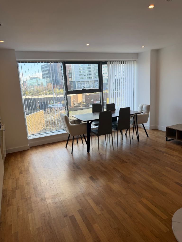 Spacious One Bedroom Apartment Princes Dock 