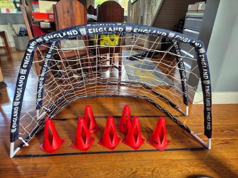 Set of childrens indoor/outdoor goals and traing skill cones.